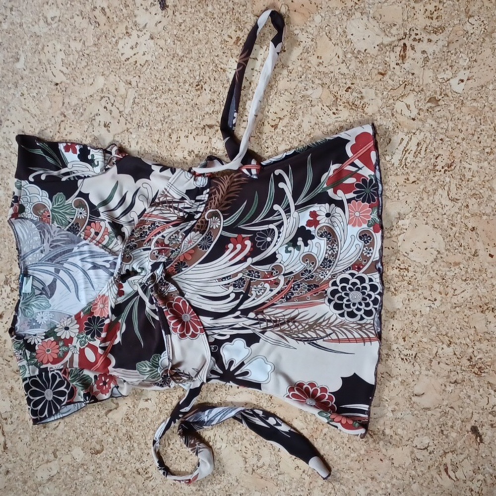 *3 FOR $20 ITEM* Julie's Closet Floral Top Junior size M